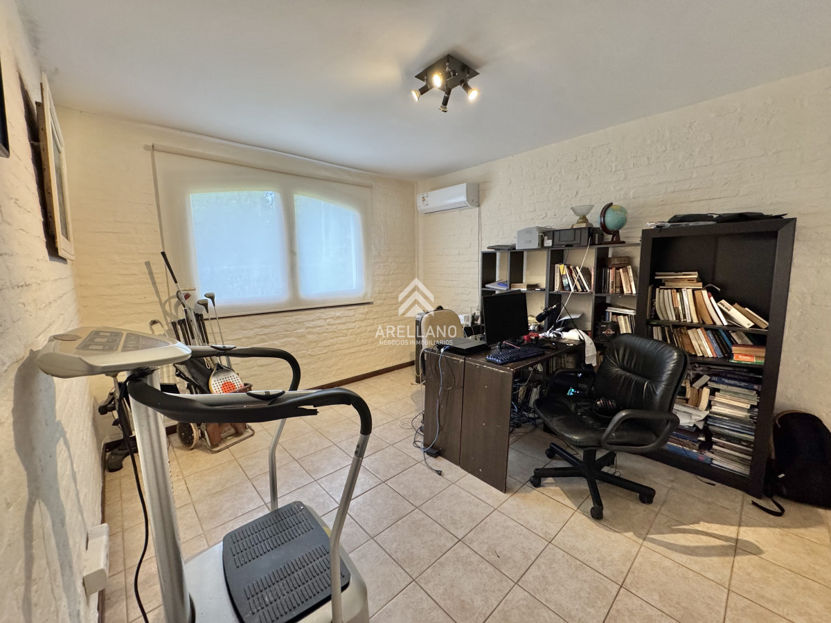 Casa ID.4771 - VENTA DE CASA 5 DORMITORIOS - JARDINES DE CORDOBA