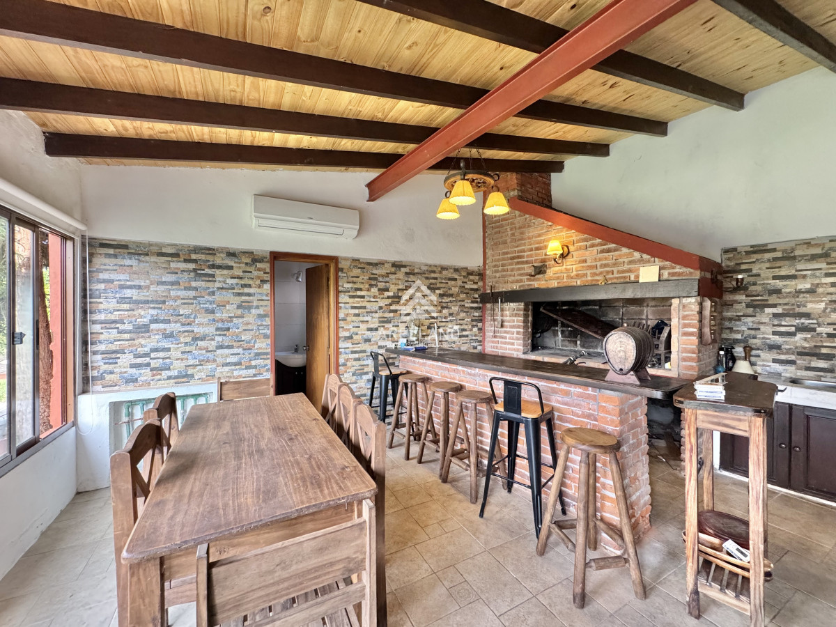 Casa ID.4771 - VENTA DE CASA 5 DORMITORIOS - JARDINES DE CORDOBA