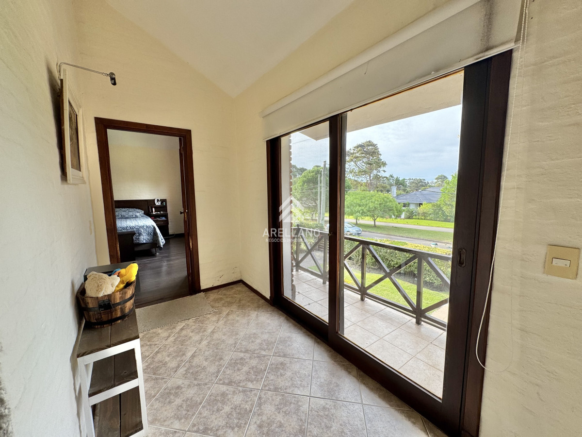 Casa ID.4771 - VENTA DE CASA 5 DORMITORIOS - JARDINES DE CORDOBA