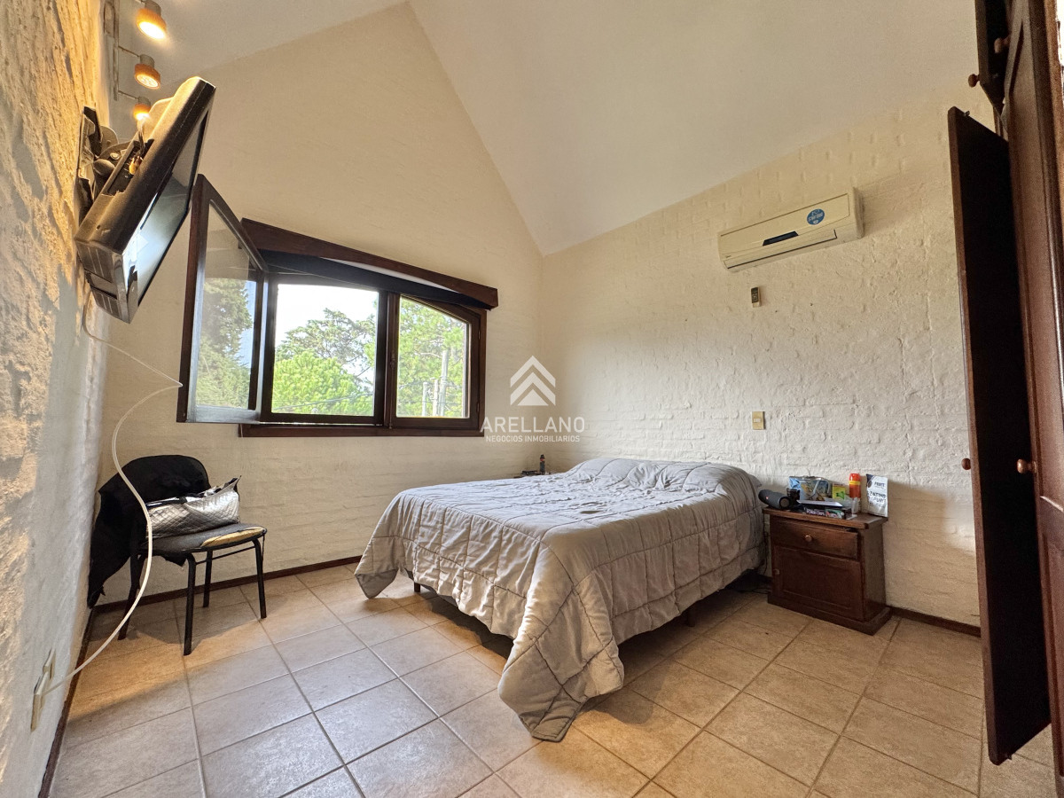 Casa ID.4771 - VENTA DE CASA 5 DORMITORIOS - JARDINES DE CORDOBA