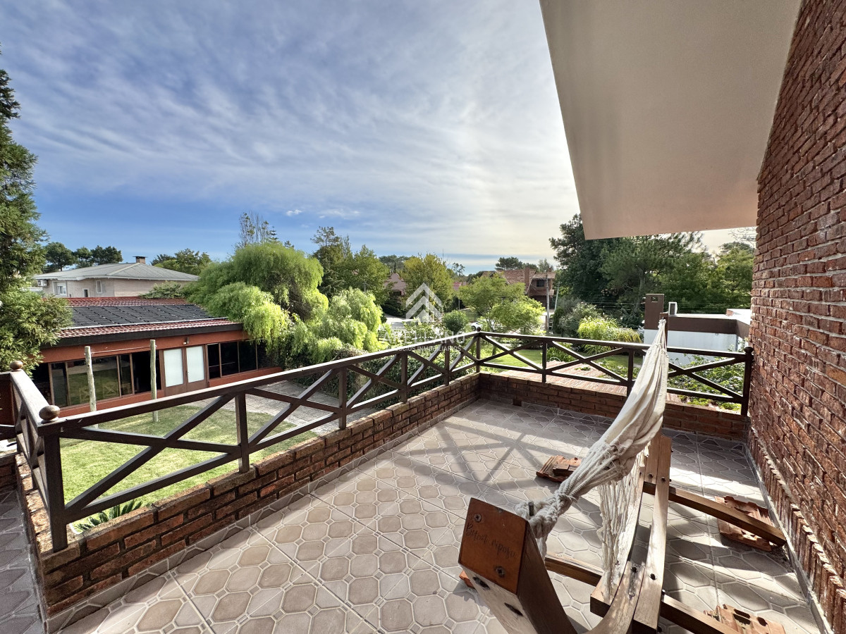 Casa ID.4771 - VENTA DE CASA 5 DORMITORIOS - JARDINES DE CORDOBA