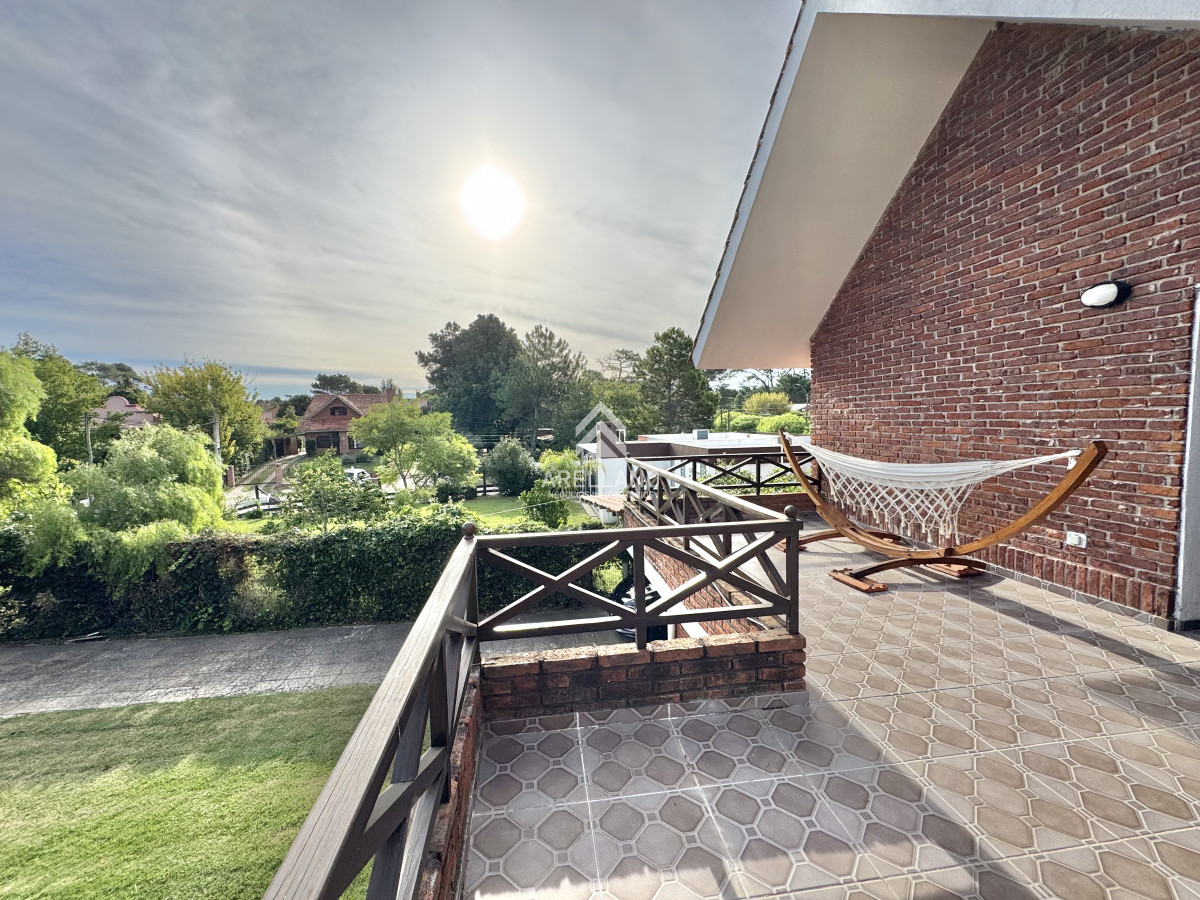 Casa ID.4771 - VENTA DE CASA 5 DORMITORIOS - JARDINES DE CORDOBA