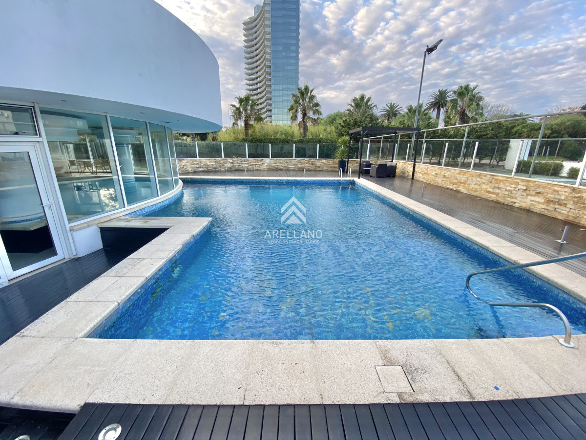 Apartamento ID.2830 - VENTA DE APARTAMENTO DE 2 DORMITORIOS EN SUITE EN EDIFICIO CASINO TOWER PUNTA DEL ESTE 