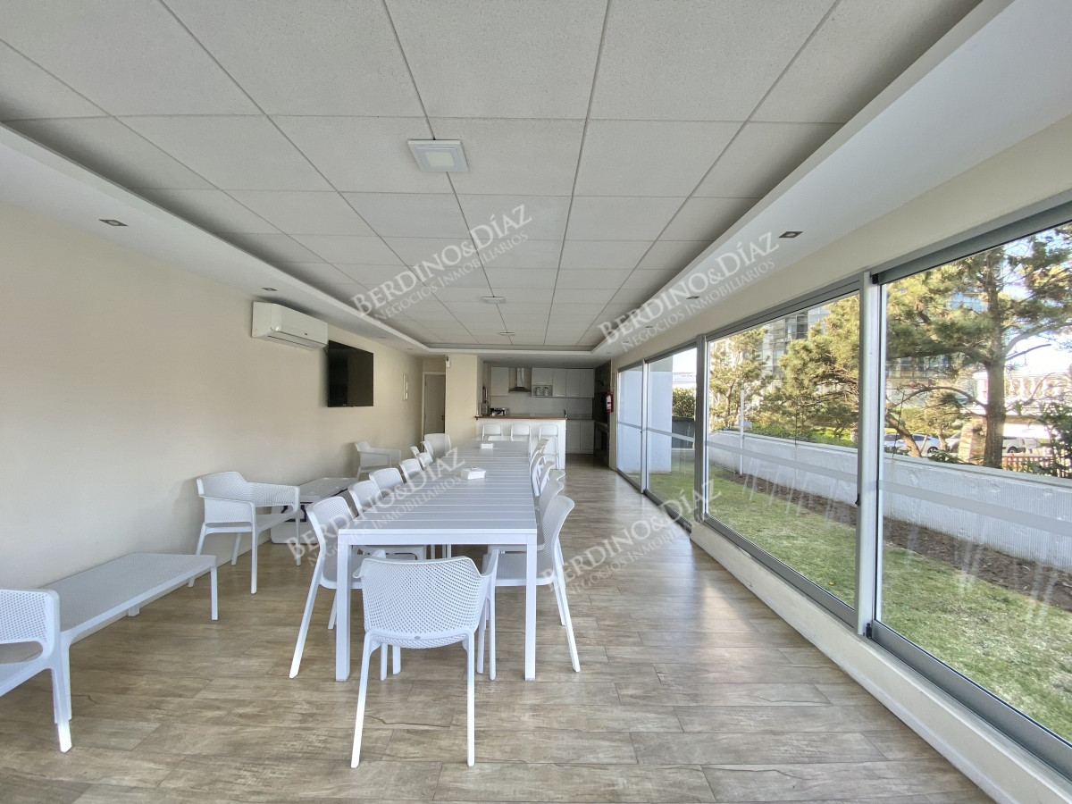 Apartamento ID.1067 - Apartamento en  Venta  frente a Playa Mansa 