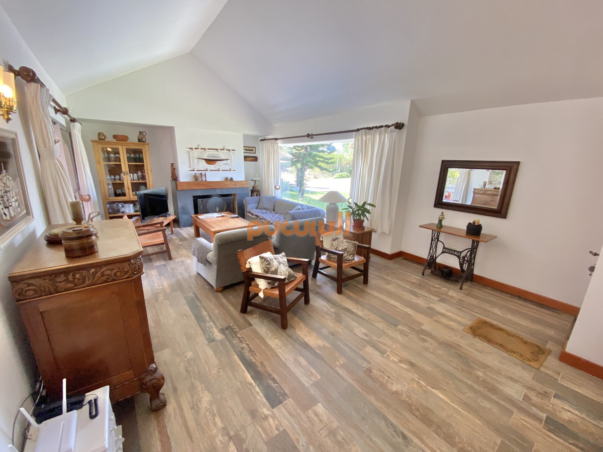 Casa ID.2008 - CASA EN VENTA 3 DORMITORIOS 3 BAÑOS 2 SUITE