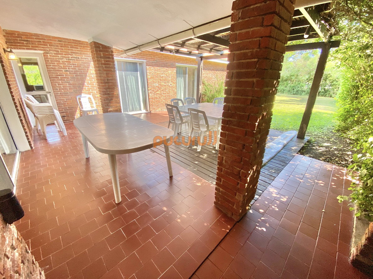 Casa ID.2008 - CASA EN VENTA 3 DORMITORIOS 3 BAÑOS 2 SUITE