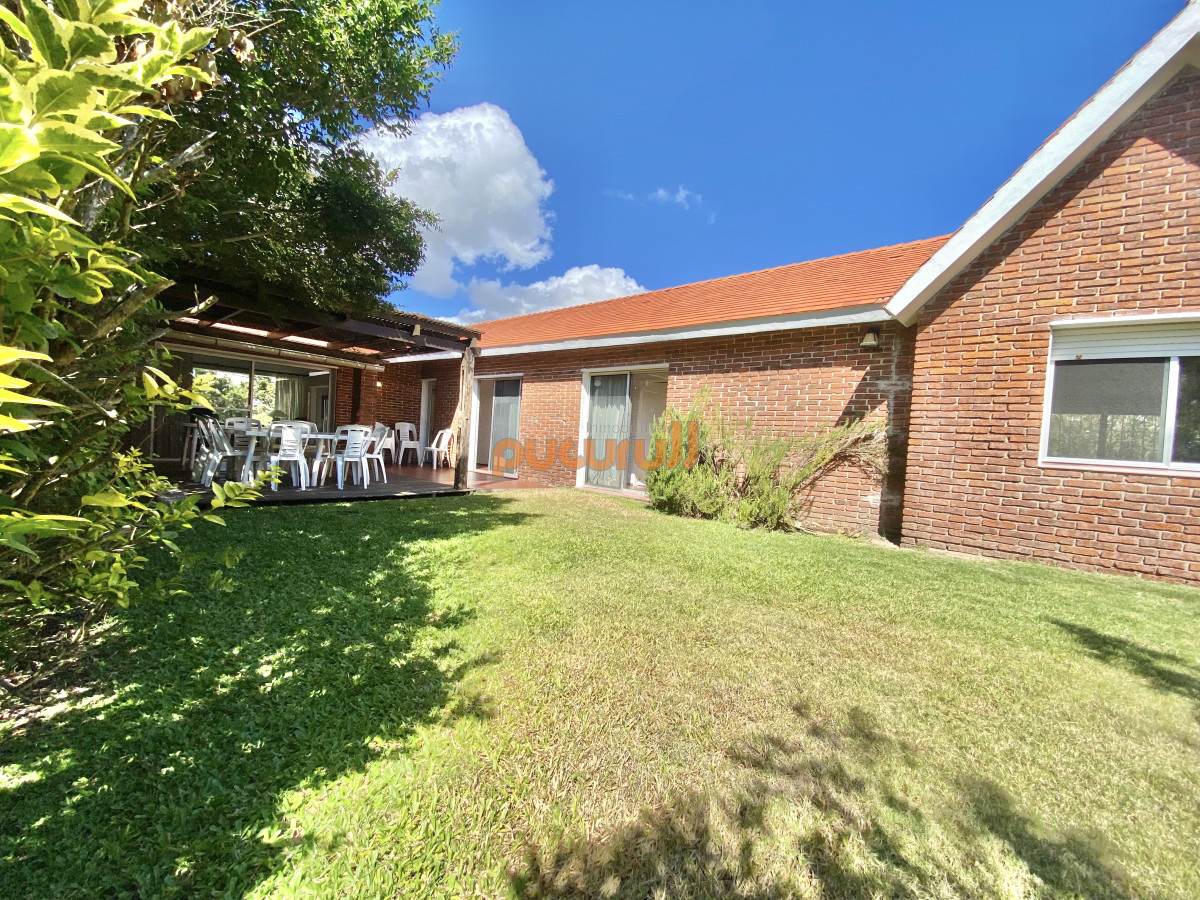 Casa ID.2008 - CASA EN VENTA 3 DORMITORIOS 3 BAÑOS 2 SUITE