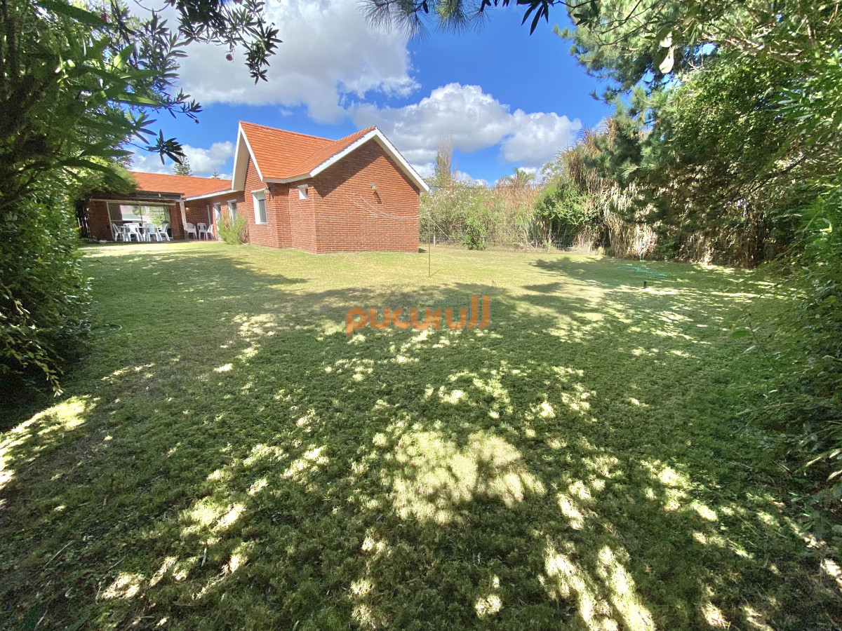 Casa ID.2008 - CASA EN VENTA 3 DORMITORIOS 3 BAÑOS 2 SUITE