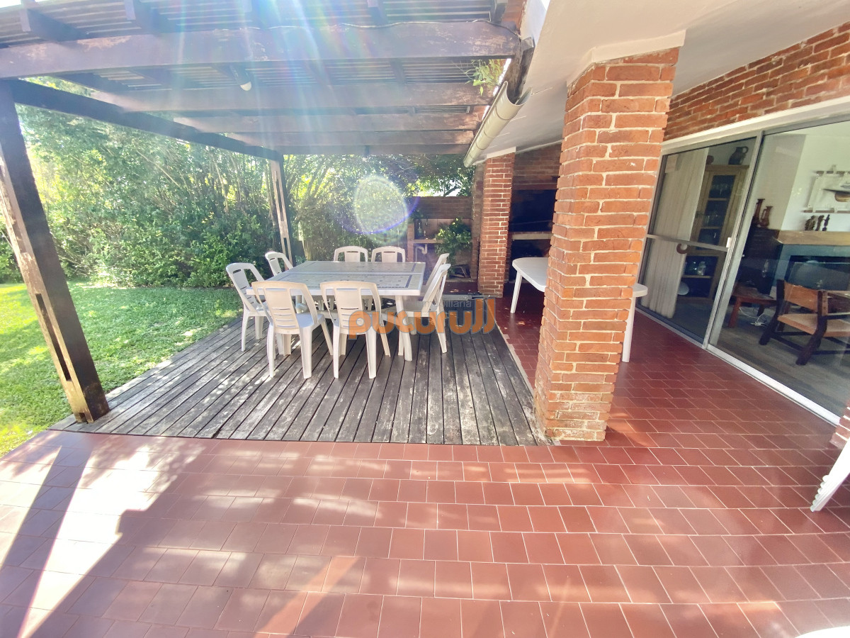 Casa ID.2008 - CASA EN VENTA 3 DORMITORIOS 3 BAÑOS 2 SUITE