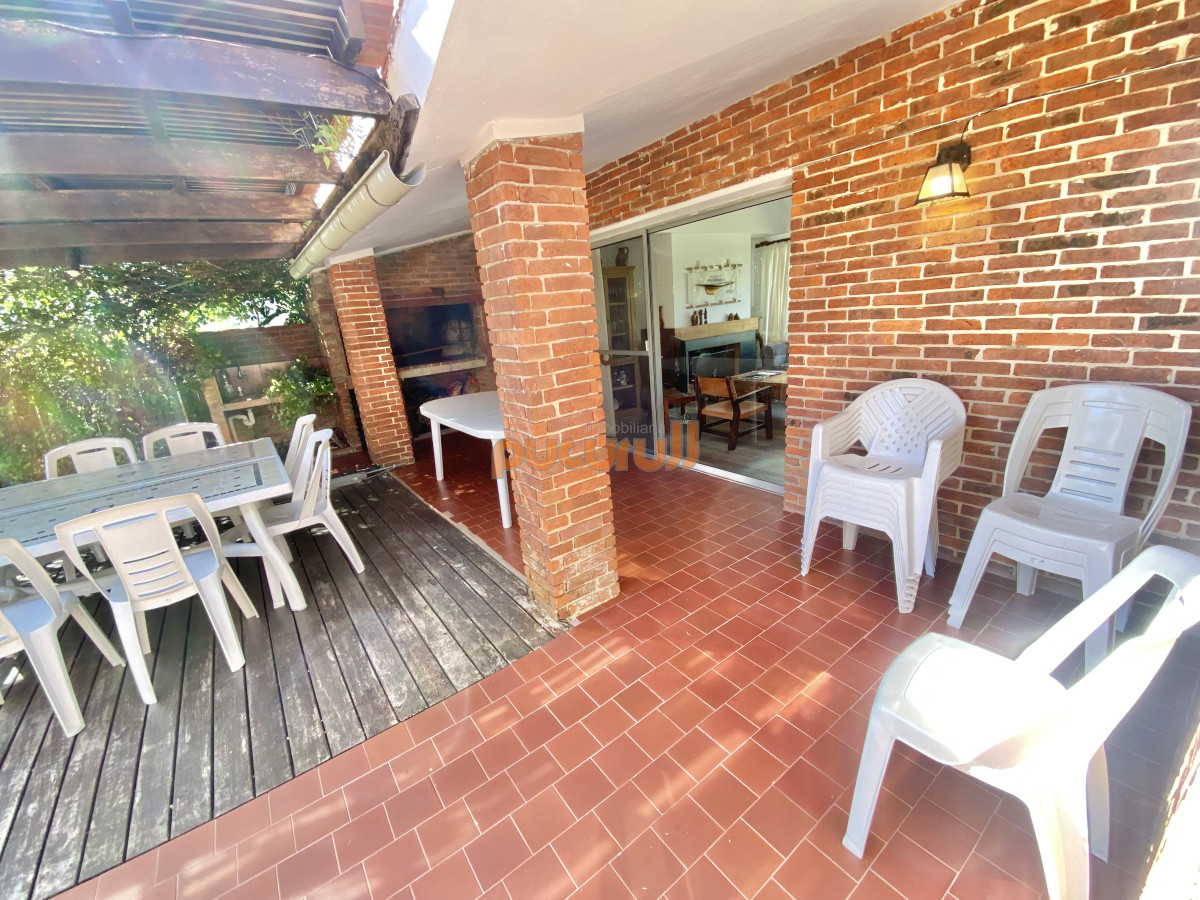Casa ID.2008 - CASA EN VENTA 3 DORMITORIOS 3 BAÑOS 2 SUITE