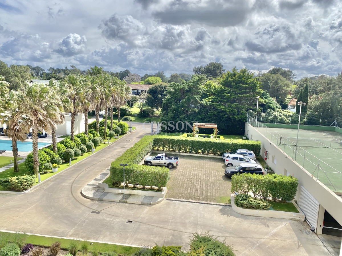 Apartamento ID.751 - VENTA DE  APARTAMENTO DE 2 DORMITORIOS FRENTE AL MAR EN EDIFICIO CRUCEROS PUNTA DEL ESTE 