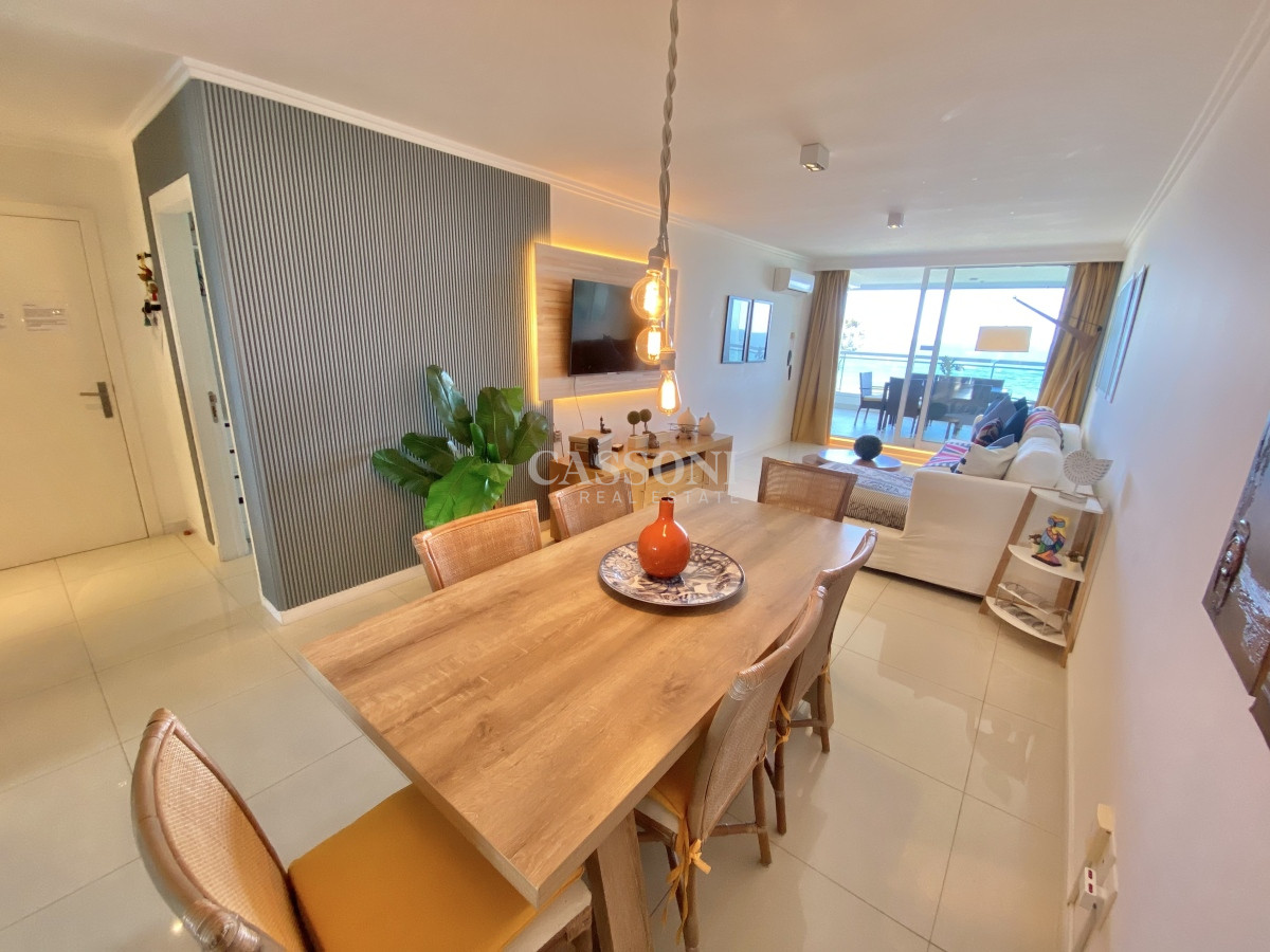 Apartamento ID.751 - VENTA DE  APARTAMENTO DE 2 DORMITORIOS FRENTE AL MAR EN EDIFICIO CRUCEROS PUNTA DEL ESTE 