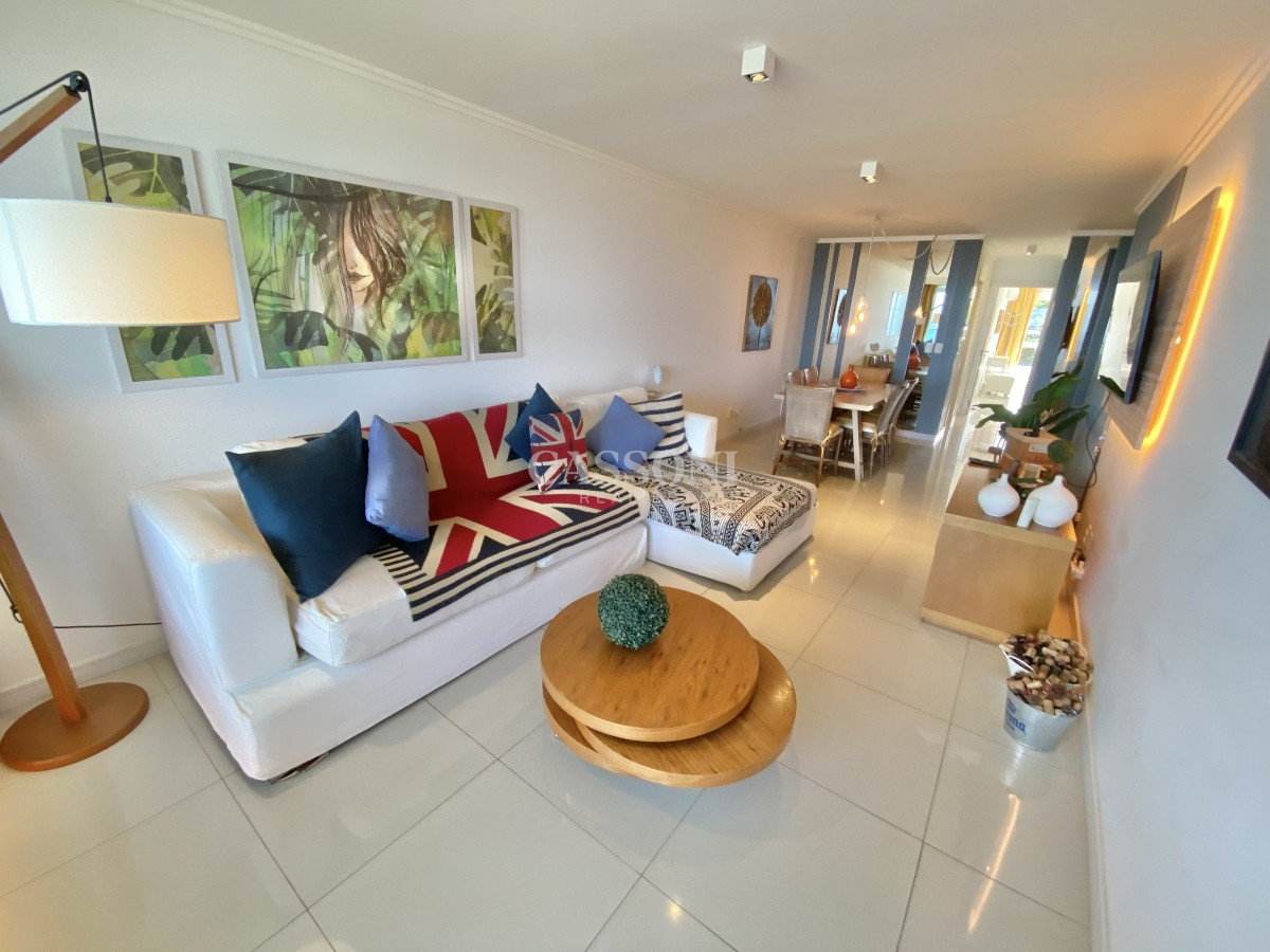 Apartamento ID.751 - VENTA DE  APARTAMENTO DE 2 DORMITORIOS FRENTE AL MAR EN EDIFICIO CRUCEROS PUNTA DEL ESTE 