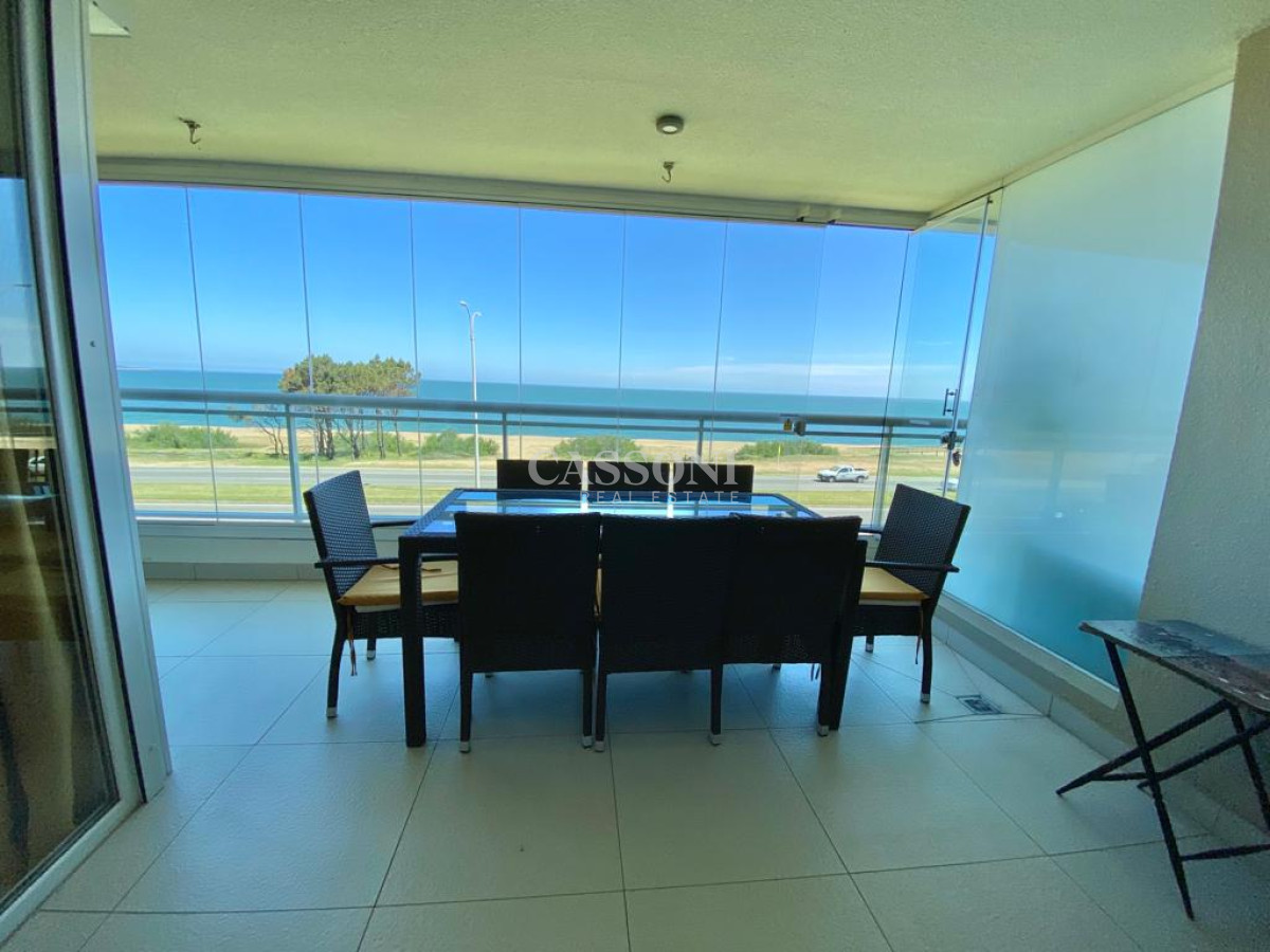 Apartamento ID.751 - VENTA DE  APARTAMENTO DE 2 DORMITORIOS FRENTE AL MAR EN EDIFICIO CRUCEROS PUNTA DEL ESTE 