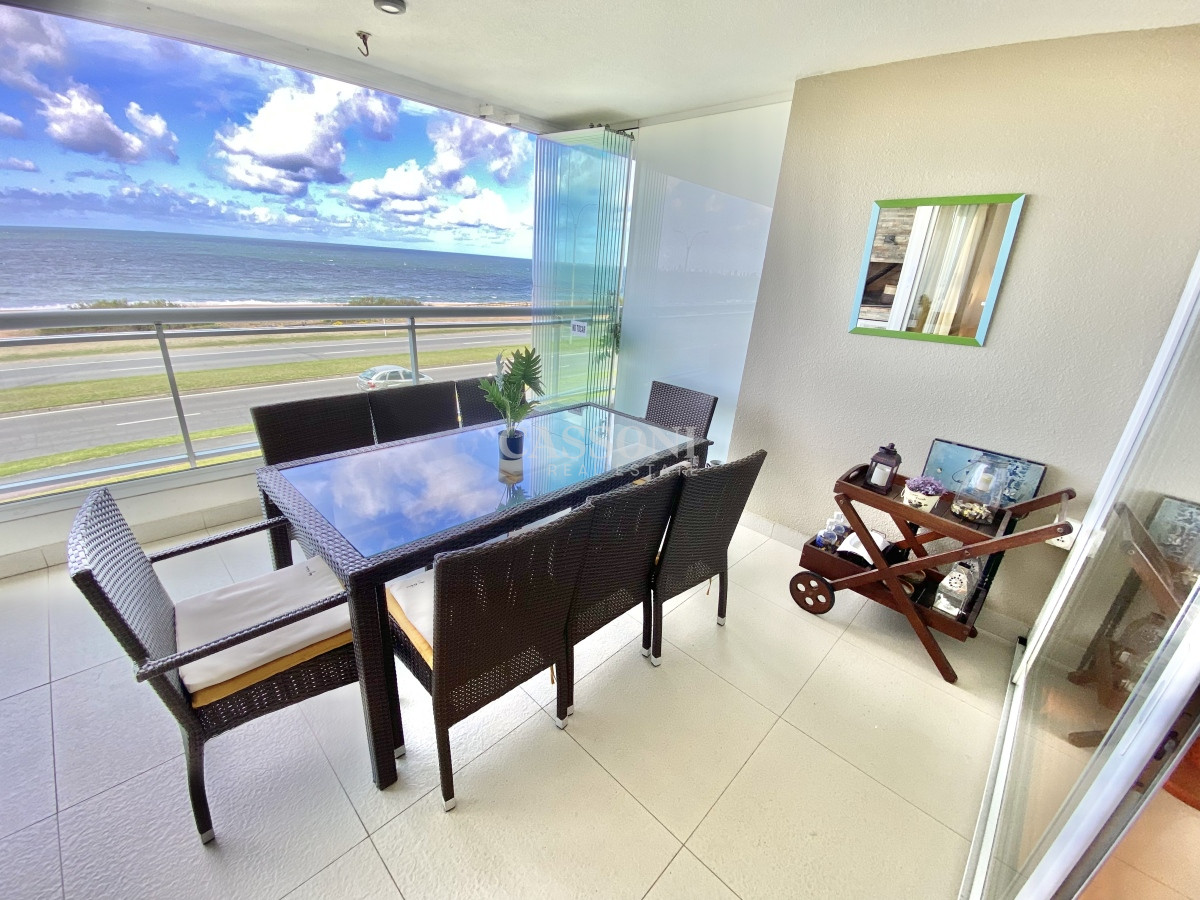 Apartamento ID.751 - VENTA DE  APARTAMENTO DE 2 DORMITORIOS FRENTE AL MAR EN EDIFICIO CRUCEROS PUNTA DEL ESTE 