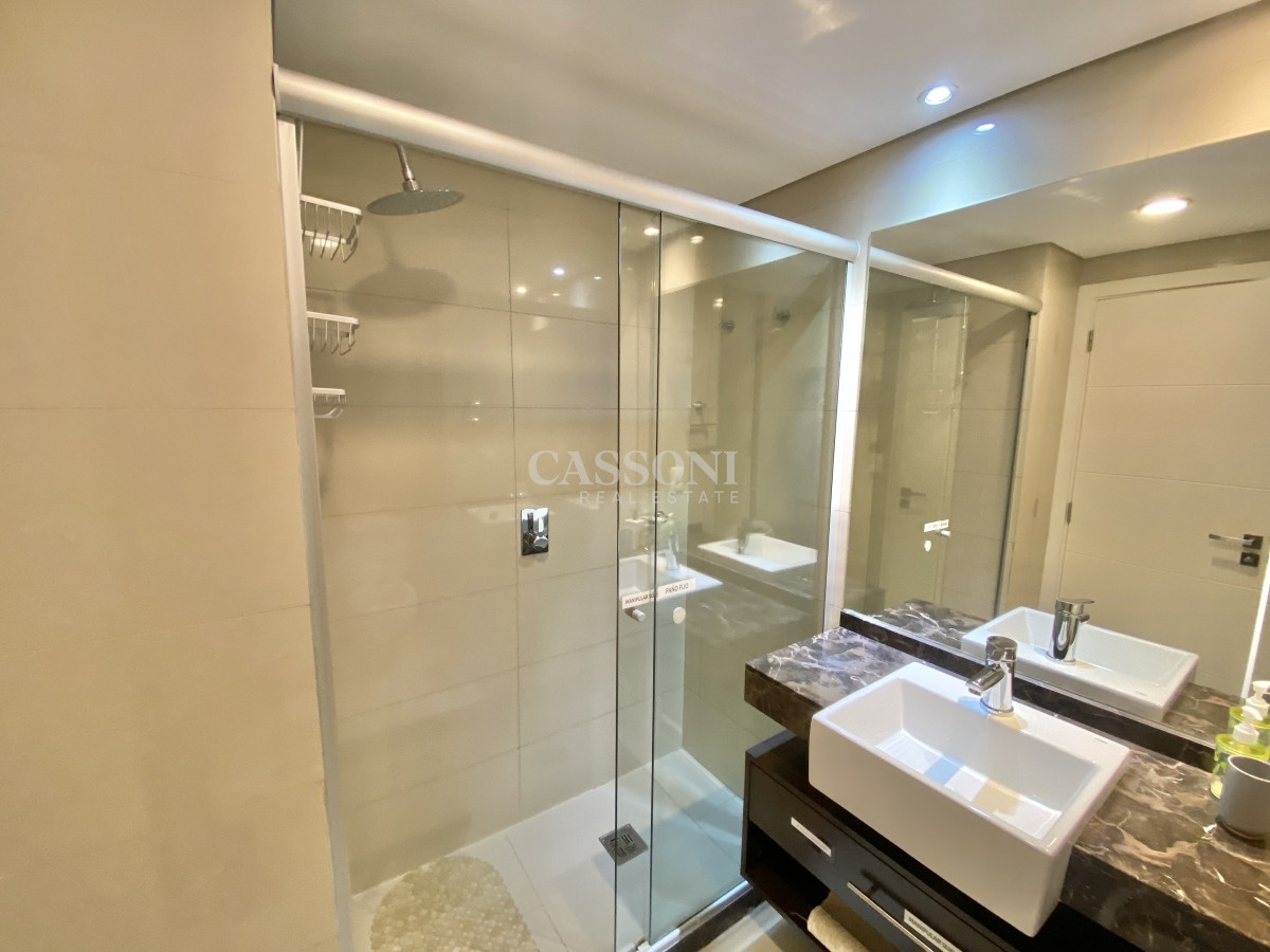 Apartamento ID.751 - VENTA DE  APARTAMENTO DE 2 DORMITORIOS FRENTE AL MAR EN EDIFICIO CRUCEROS PUNTA DEL ESTE 