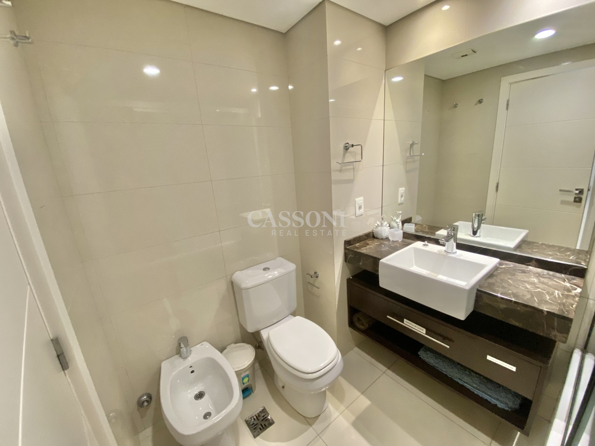 Apartamento ID.751 - VENTA DE  APARTAMENTO DE 2 DORMITORIOS FRENTE AL MAR EN EDIFICIO CRUCEROS PUNTA DEL ESTE 