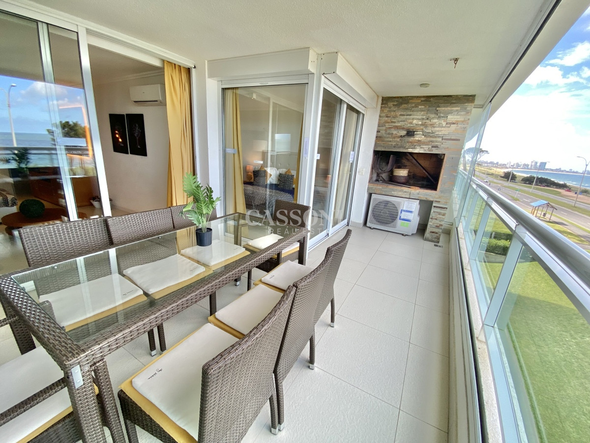 Apartamento ID.751 - VENTA DE  APARTAMENTO DE 2 DORMITORIOS FRENTE AL MAR EN EDIFICIO CRUCEROS PUNTA DEL ESTE 