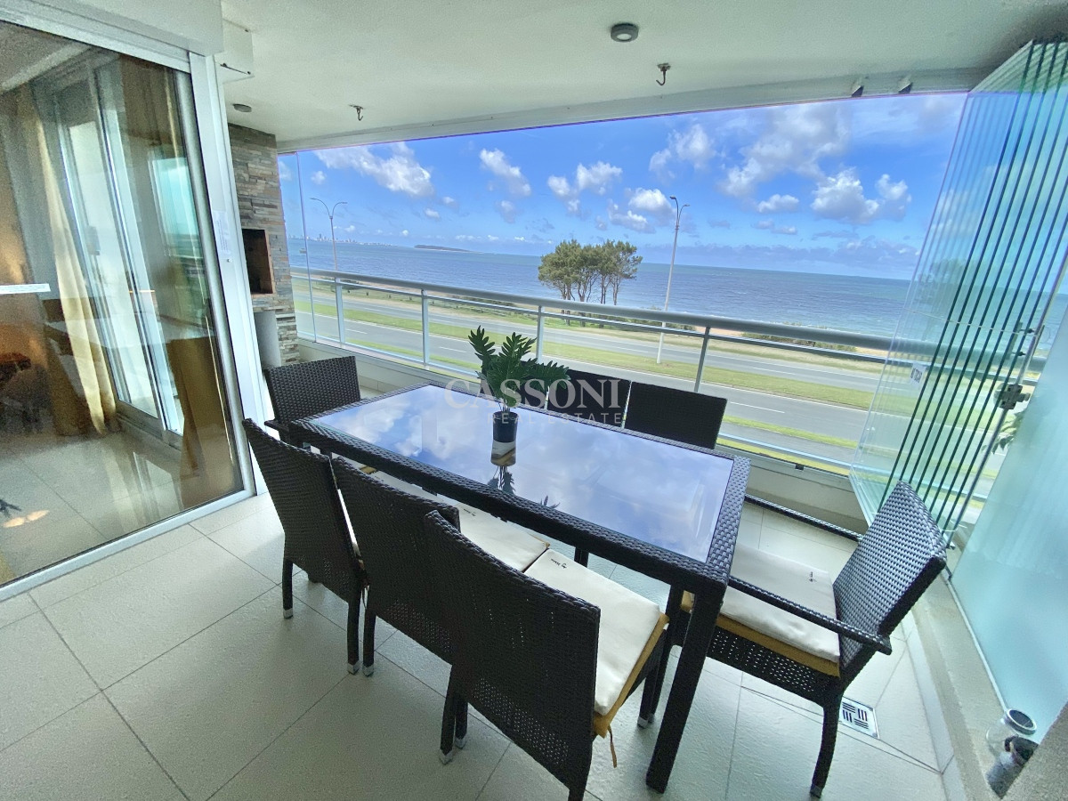 Apartamento ID.751 - VENTA DE  APARTAMENTO DE 2 DORMITORIOS FRENTE AL MAR EN EDIFICIO CRUCEROS PUNTA DEL ESTE 