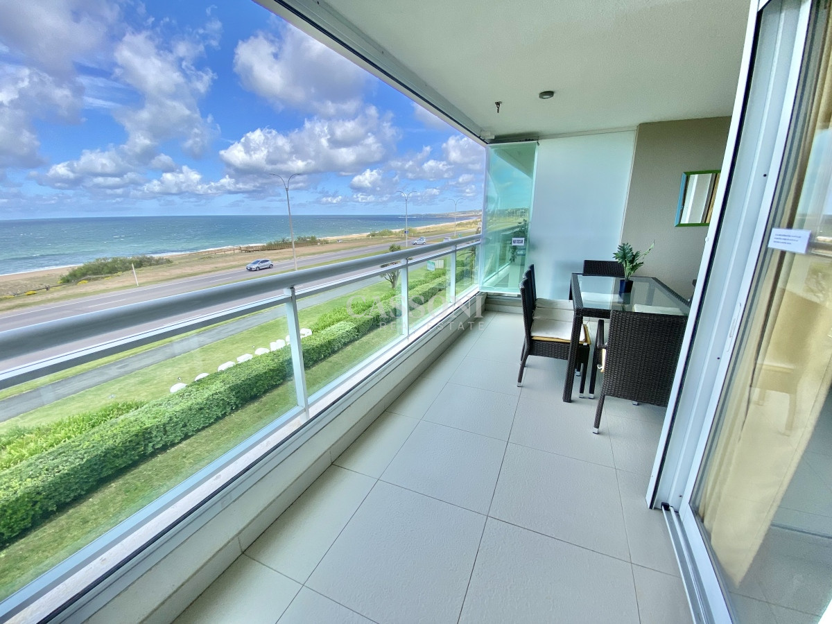 Apartamento ID.751 - VENTA DE  APARTAMENTO DE 2 DORMITORIOS FRENTE AL MAR EN EDIFICIO CRUCEROS PUNTA DEL ESTE 