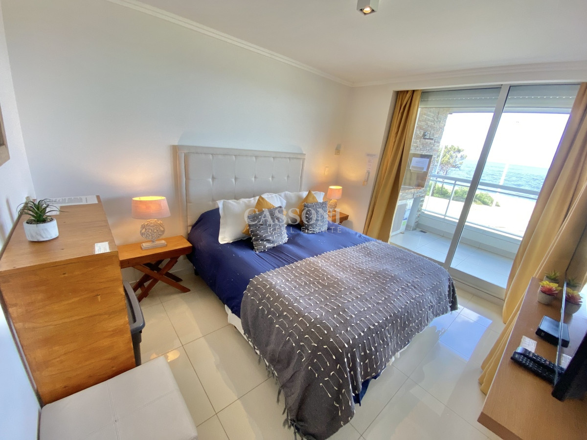 Apartamento ID.751 - VENTA DE  APARTAMENTO DE 2 DORMITORIOS FRENTE AL MAR EN EDIFICIO CRUCEROS PUNTA DEL ESTE 