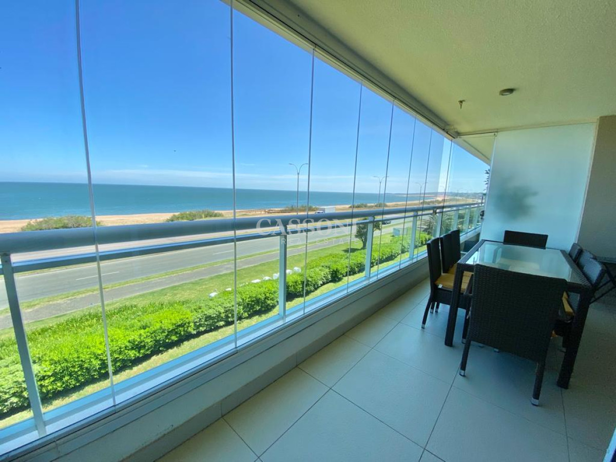 Apartamento ID.751 - VENTA DE  APARTAMENTO DE 2 DORMITORIOS FRENTE AL MAR EN EDIFICIO CRUCEROS PUNTA DEL ESTE 