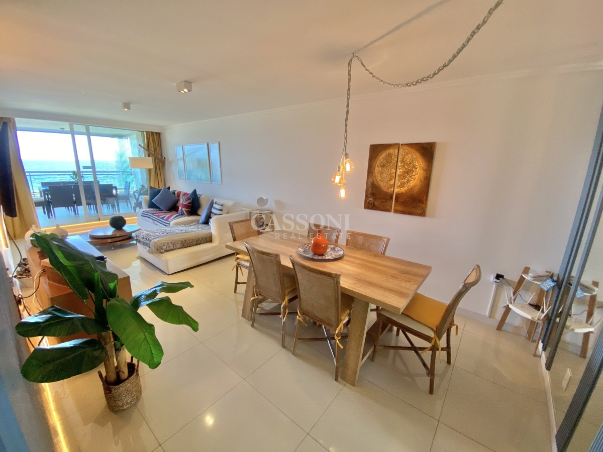 Apartamento ID.751 - VENTA DE  APARTAMENTO DE 2 DORMITORIOS FRENTE AL MAR EN EDIFICIO CRUCEROS PUNTA DEL ESTE 