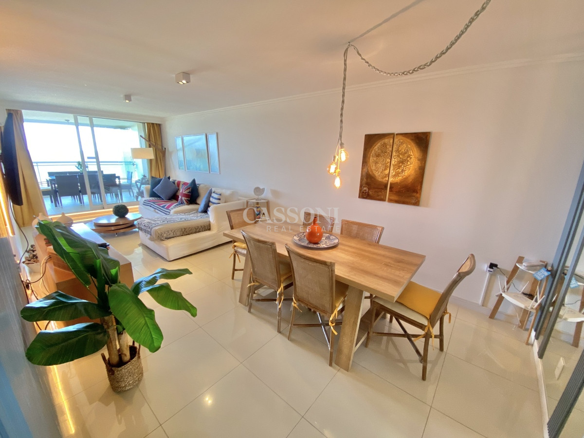 Apartamento ID.751 - VENTA DE  APARTAMENTO DE 2 DORMITORIOS FRENTE AL MAR EN EDIFICIO CRUCEROS PUNTA DEL ESTE 