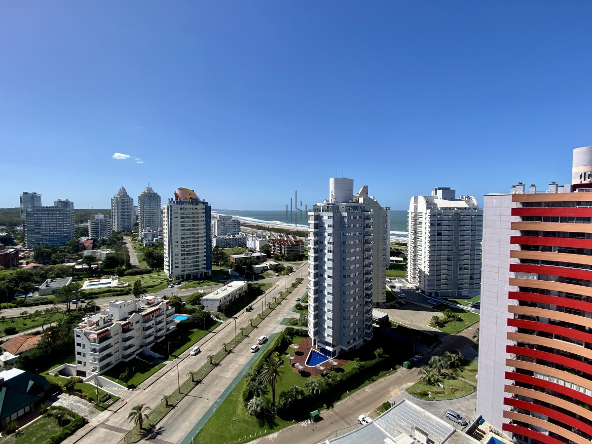 Apartamento ID.2135 - Venta apto en Playa Brava   Edificio Forest tower II 