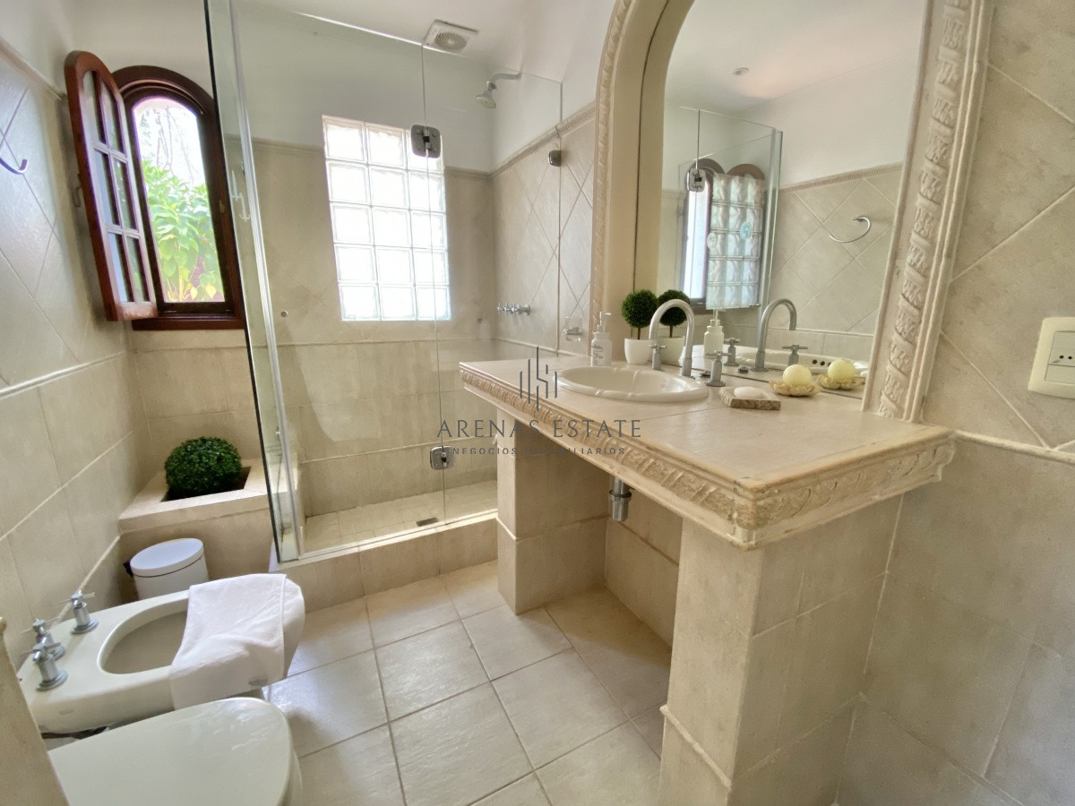 Casa ID.2960 - ALQUILER ANUAL CASA 3 DORMITORIOS CON PISCINA MANSA