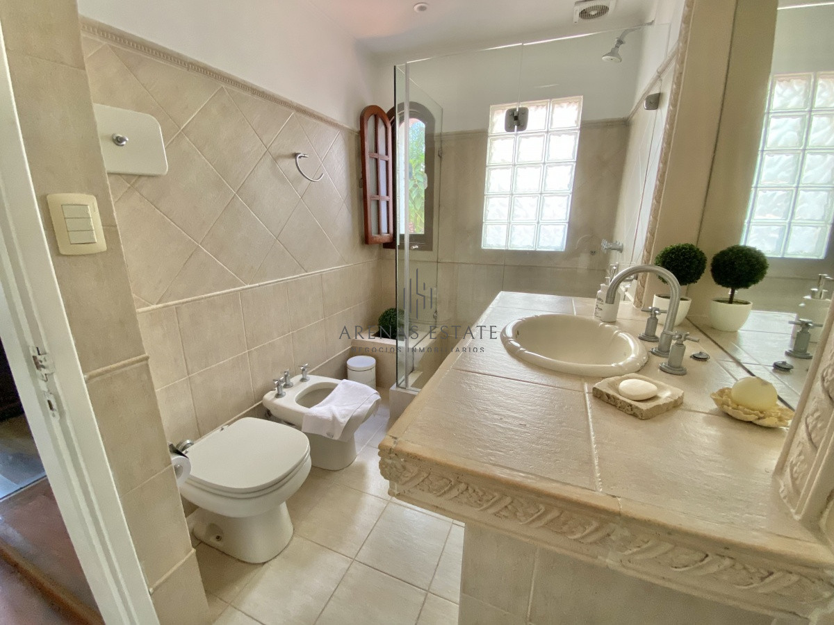 Casa ID.2960 - ALQUILER ANUAL CASA 3 DORMITORIOS CON PISCINA MANSA