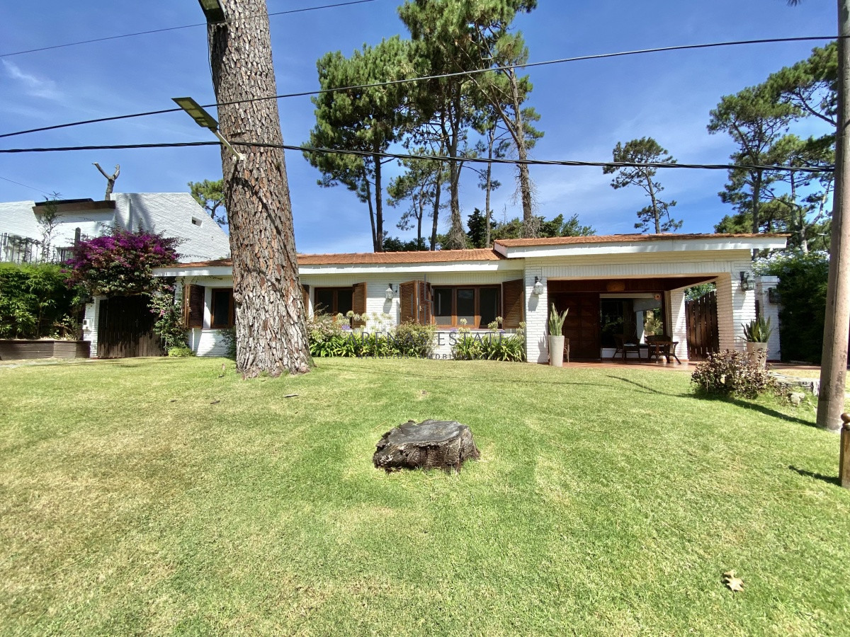 Casa ID.2960 - ALQUILER ANUAL CASA 3 DORMITORIOS CON PISCINA MANSA
