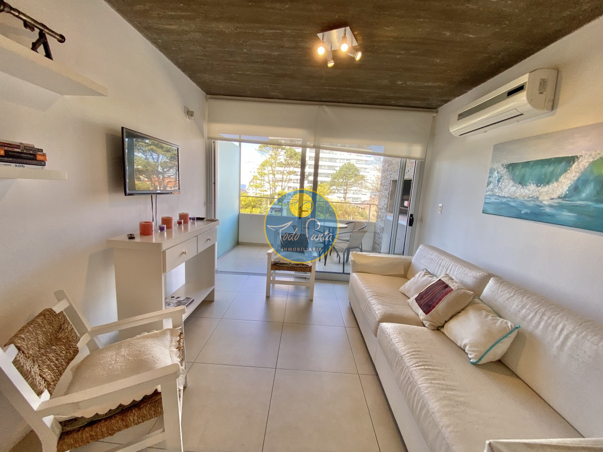 VENTA DE APARTAMENTO DE 2 DORMITORIOS CON PARRILLERO PROPIO EN AIDY GRILL PUNTA DEL ESTE  - TDP7284A