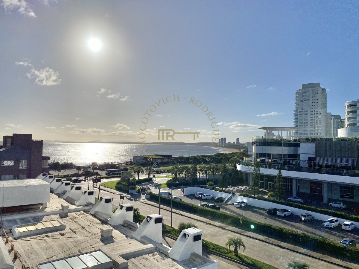 Apartamento ID.1618 - VENTA DE APARTAMENTO 3 DORMITORIOS + DEPENDENCIA PLAYA MANSA