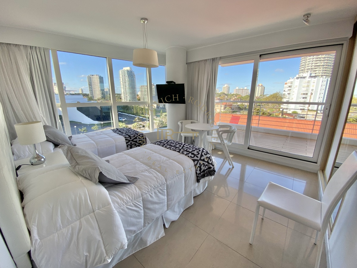 Apartamento ID.1618 - VENTA DE APARTAMENTO 3 DORMITORIOS + DEPENDENCIA PLAYA MANSA