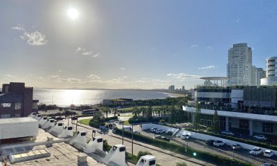 VENTA DE APARTAMENTO 3 DORMITORIOS + DEPENDENCIA PLAYA MANSA
