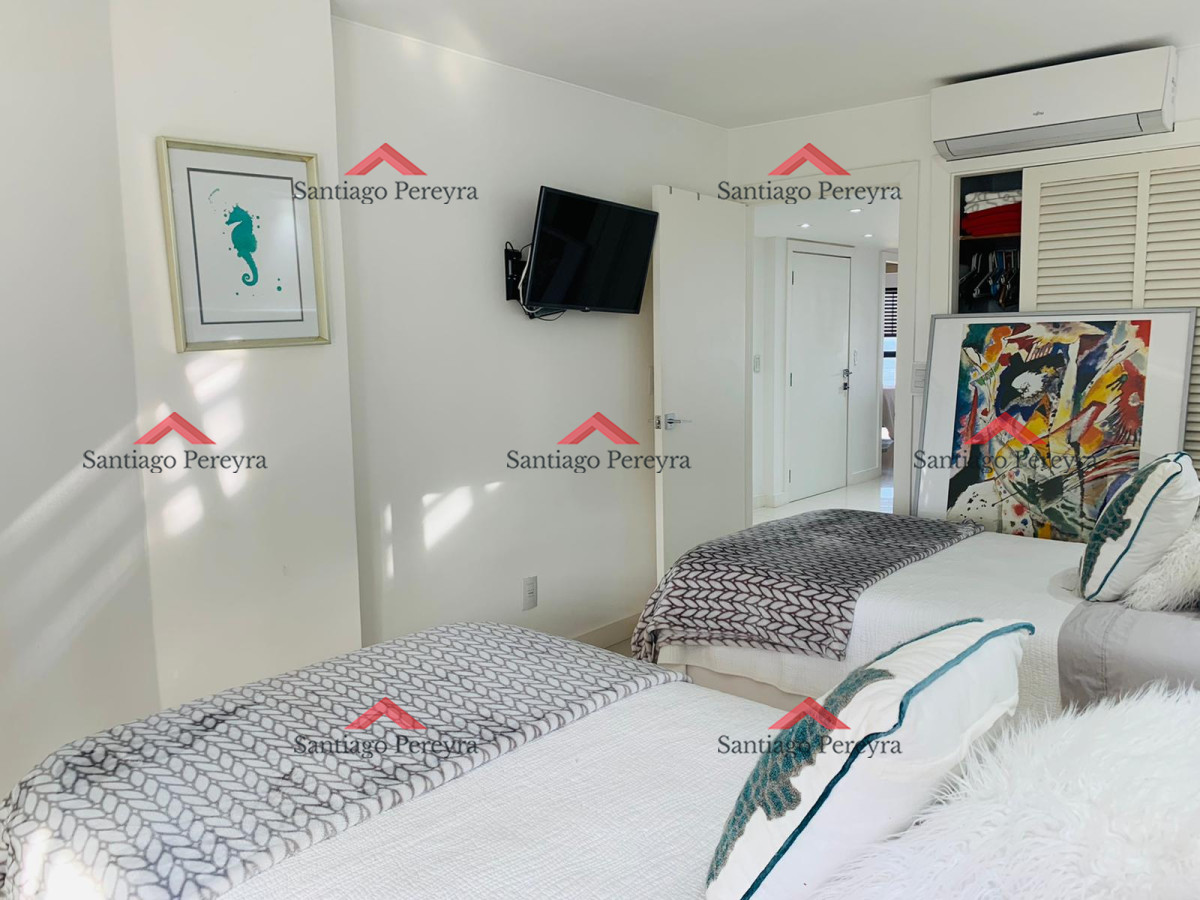 Apartamento ID.13113 - VENTA DE APARTAMENTO DE 2 DORMITORIOS EN TORRE CRISTAL PUNTA DEL ESTE 