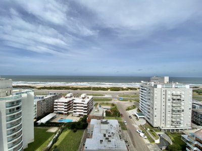 VENTA DE APARTAMENTO DE 3 DORMITORIOS EN EDIFICIO ICON BRAVA PUNTA DEL ESTE 