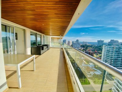 VENTA DE APARTAMENTO DE 2 DORMITORIOS EN ICON BRAVA PUNTA DEL ESTE