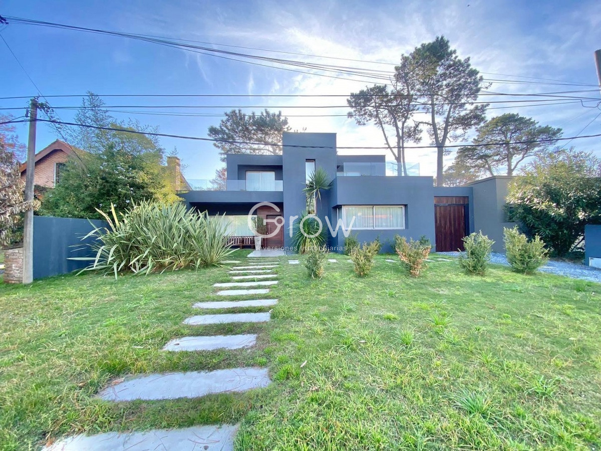Casa ID.444 - VENTA DE CASA DE 3 DORMITORIOS EN MANSA PUNTA DEL ESTE 