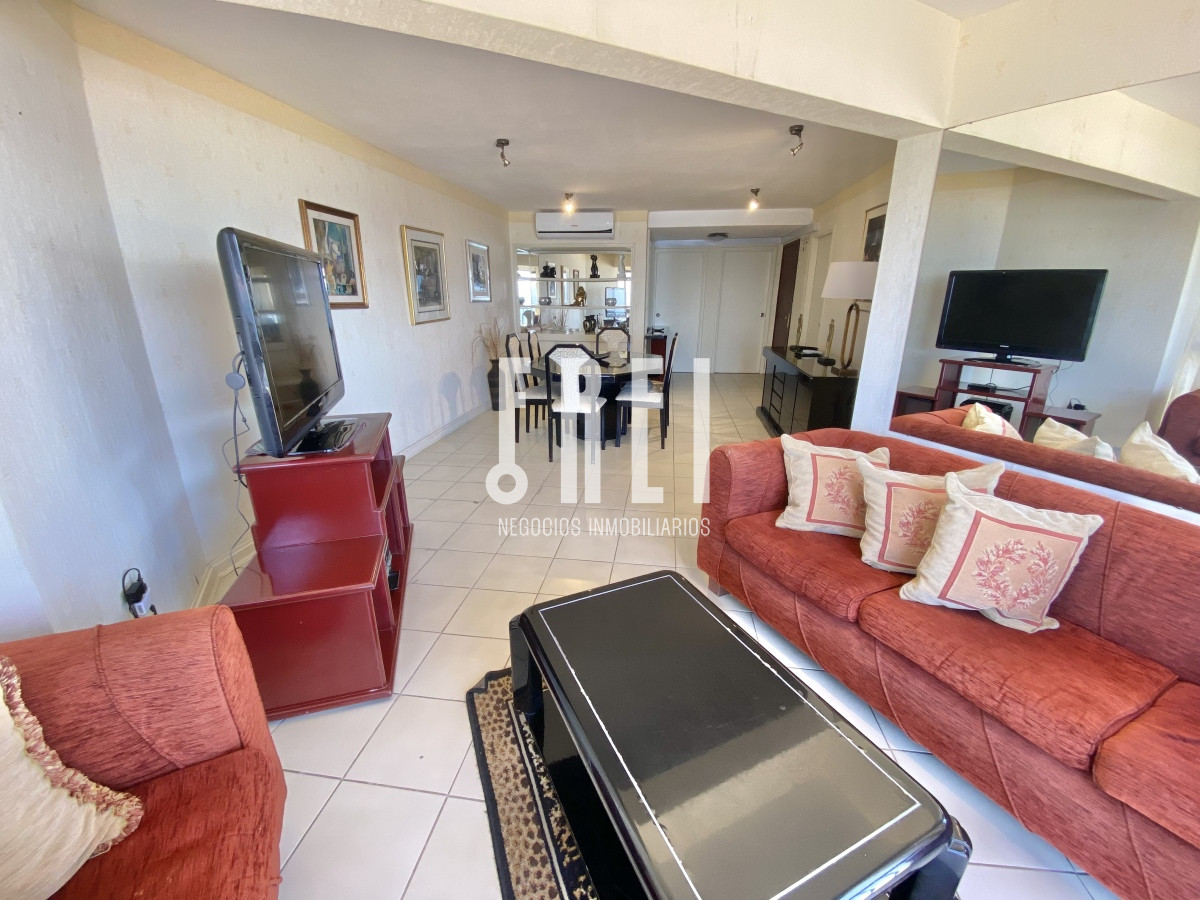 Apartamento ID.143 - VENTA APTO 2 DORMITORIOS + DEPENDENCIA BRAVA PUNTA DEL ESTE