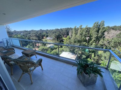 VENTA DE APARTAMENTO DE 2 DORMITORIOS EN EDIFICIO BE PUNTA