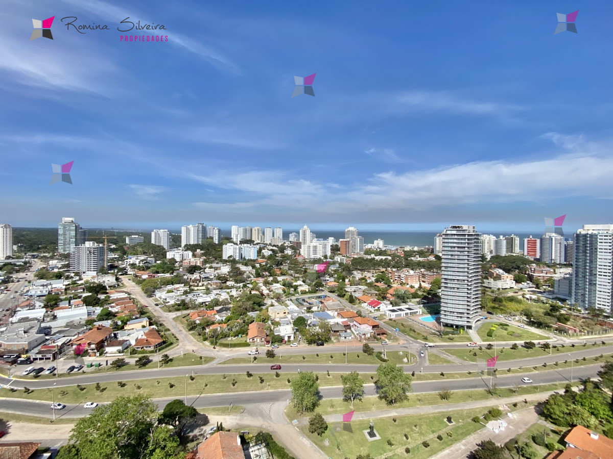 VENTA PENTHOUSE 3 DORMITORIOS EN EDIFICIO MIAMI BOULEVARD II PUNTA DEL ESTE  - RSP12777A