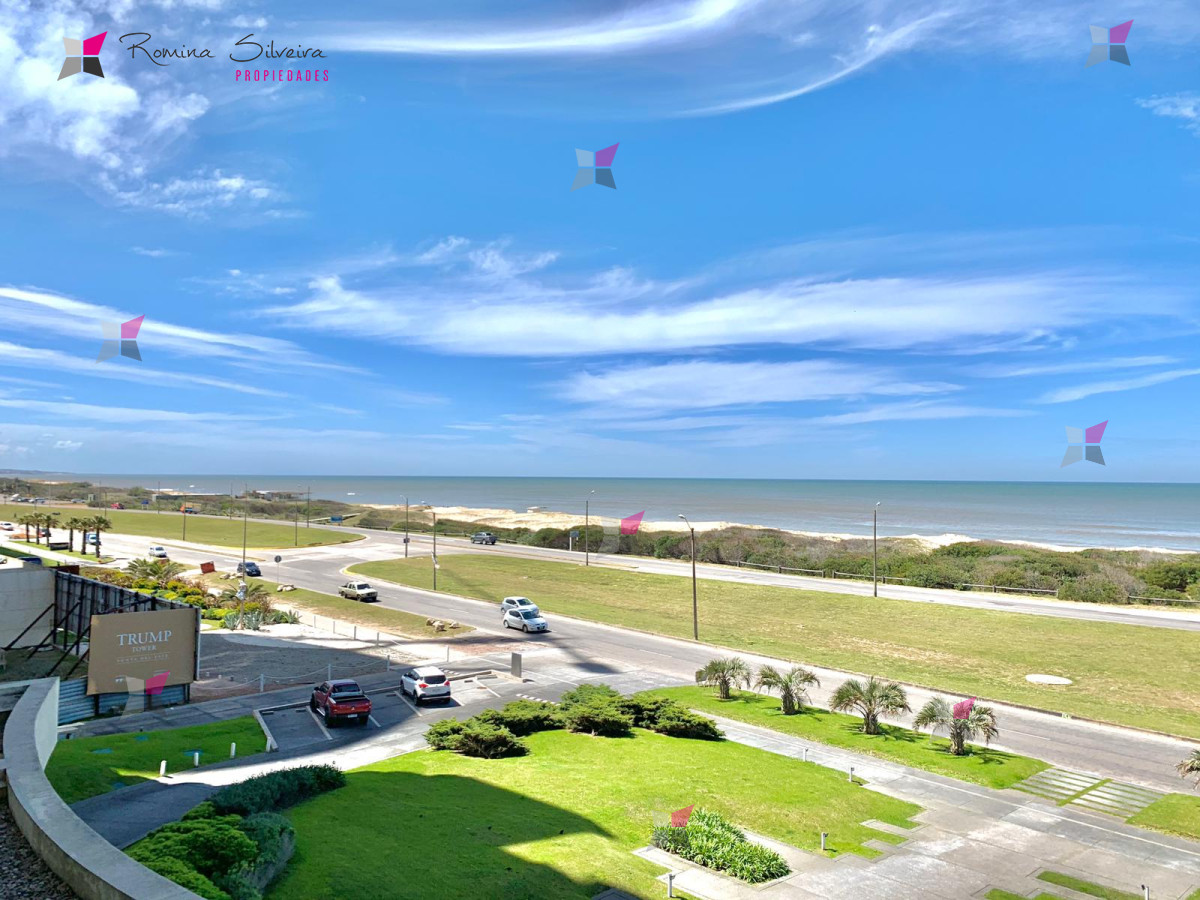 VENTA DE APARTAMENTO DE 3 DORMITORIOS Y DEPENDENCIA - TORRE LOBOS PUNTA DEL ESTE  - RSP5799A
