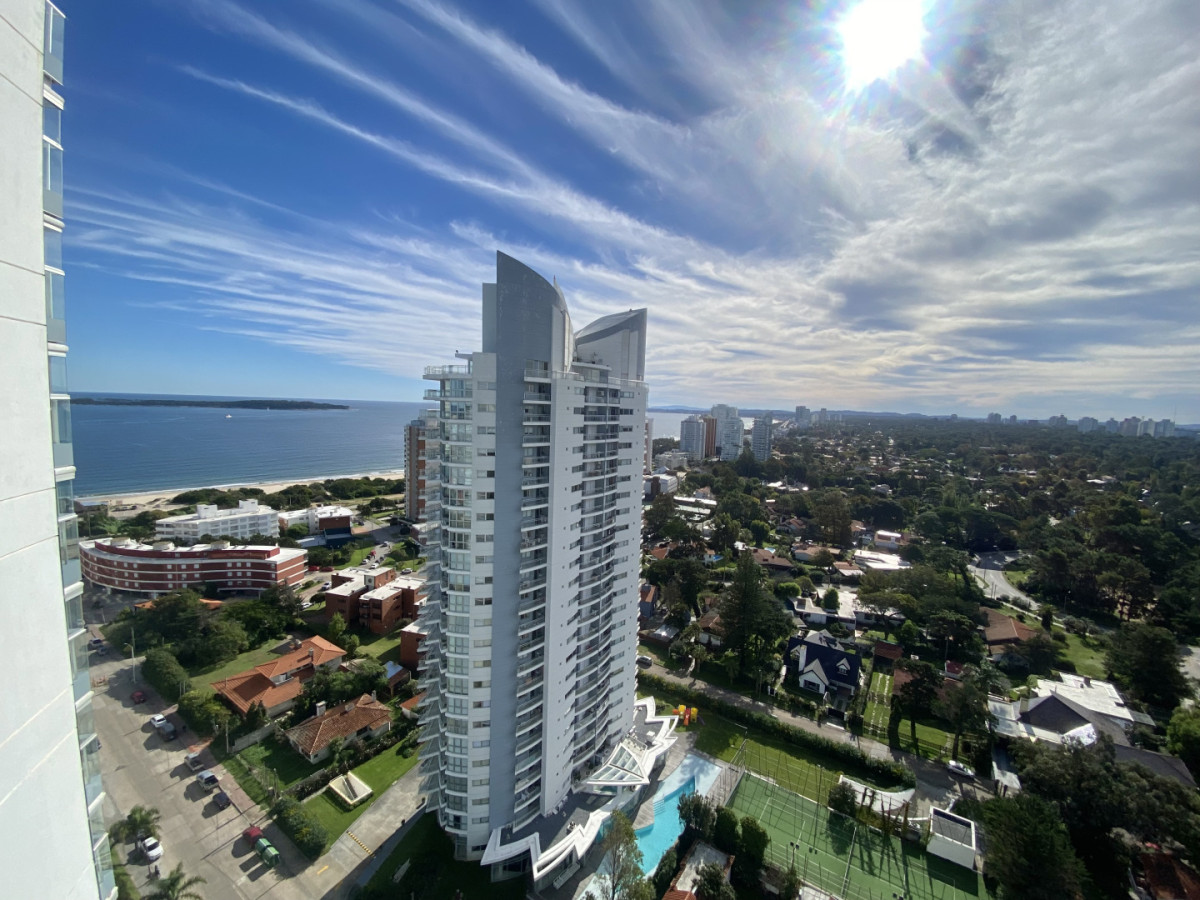 VENTA DE APARTAMENTO DE 2 DORMITORIOS  EN MANSA PUNTA DEL ESTE EN EDIFICIO MIAMI BOULEVARD II - RSP18432A