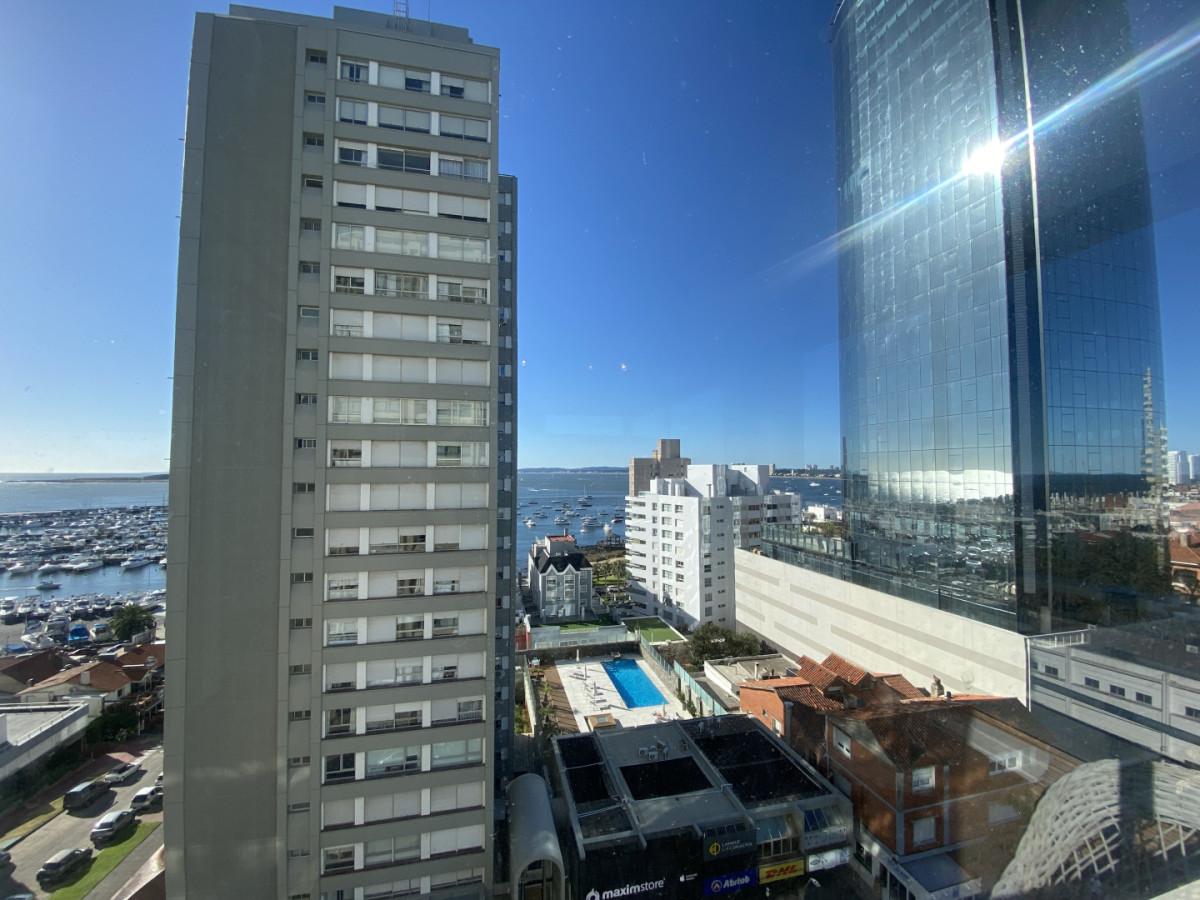 APARTAMENTO EN VENTA DE 3 DORMITORIOS EN PENINSULA PUNTA DEL ESTE - RSP17795A