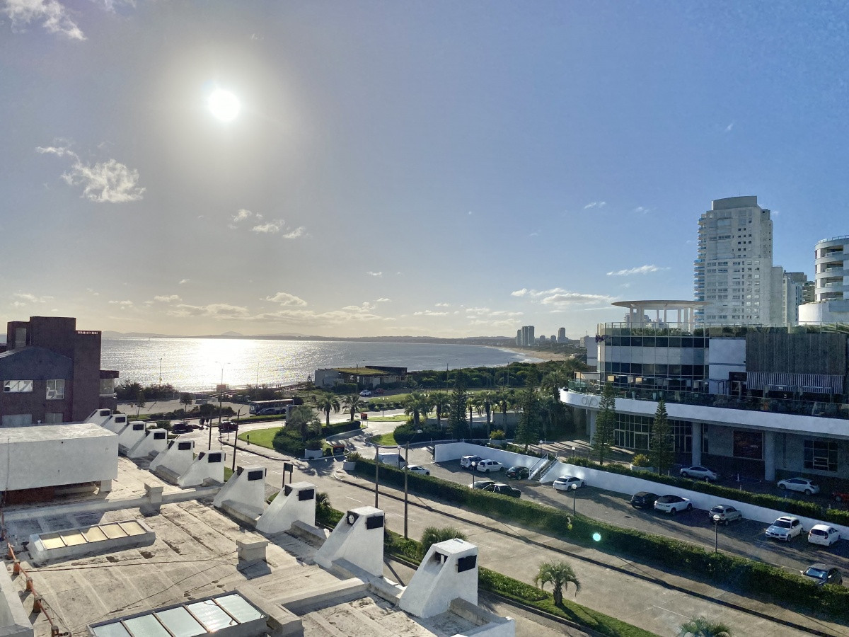 VENTA DE APARTAMENTO 3 DORMITORIOS + DEPENDENCIA PLAYA MANSA - RSP13542A