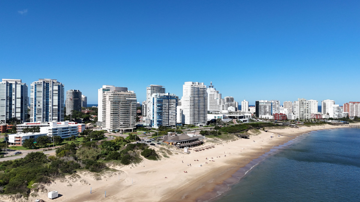 APARTAMENTO EN VENTA 3 DORMITORIOS - CORAL TOWER - RSP6808A