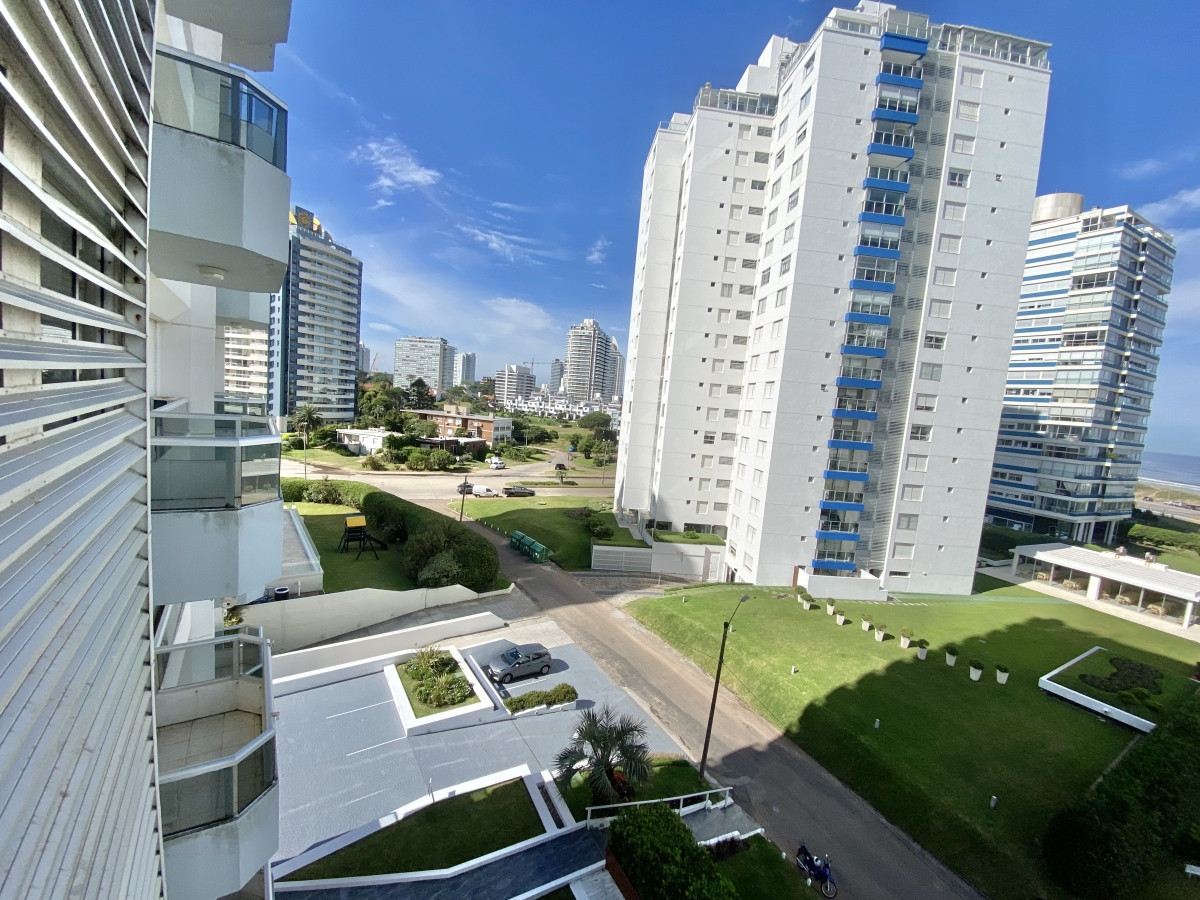 VENTA DE APARTAMENTO DE 1 DORMITORIO EN BRAVA PUNTA DEL ESTE  - RSP6945A