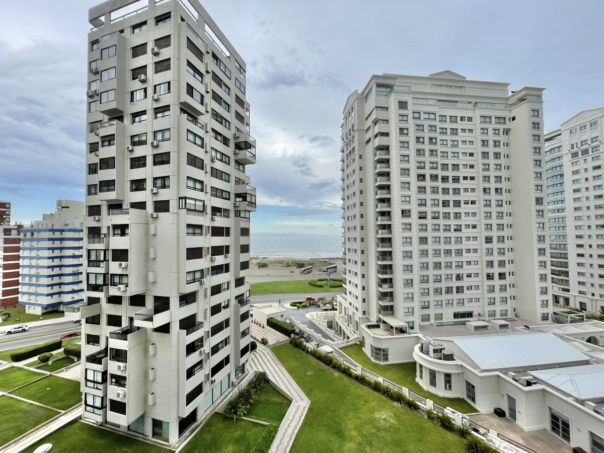 ALQUILER TEMPORARIO DE APARTAMENTO DE 2 DORMITORIOS EN BRAVA PUNTA DEL ESTE - RSP12963A